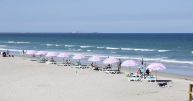 beach-with-umbrellas-768x421